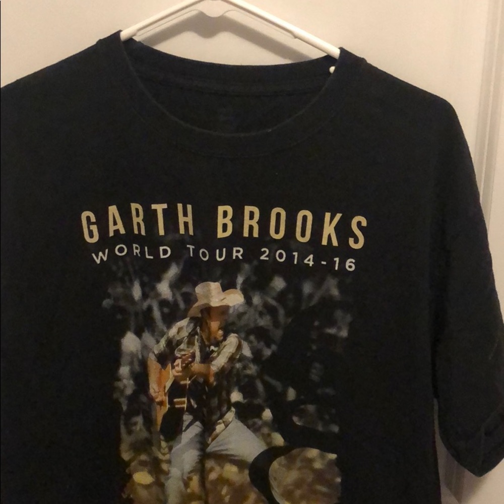 GARTH BROOKS world Tour T shirt.